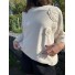 Pull avec fleurs et strass